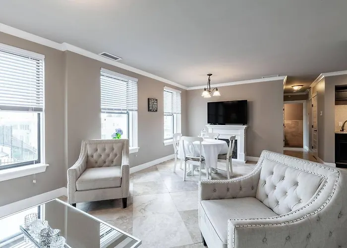 Modern Elegance In The Heart Of Downtown Tacoma King Bed Parking Ac