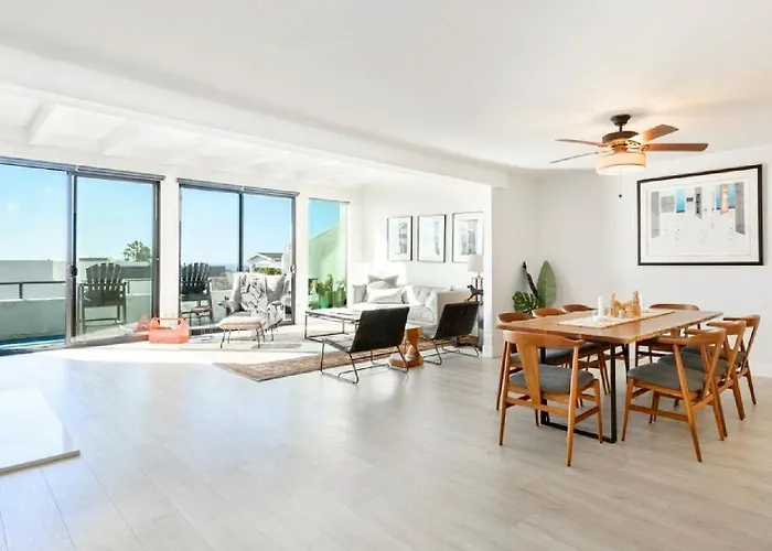 Three Bedroom Residence With Private Rooftop Deck