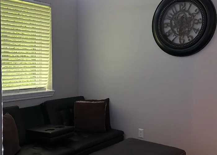 5-Min To The Battery Modern Chill Escape