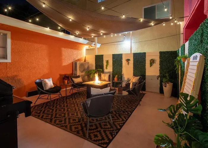 Sleeps 6 - Hot Tub - Fire Pit - Patio - Lax Sofi