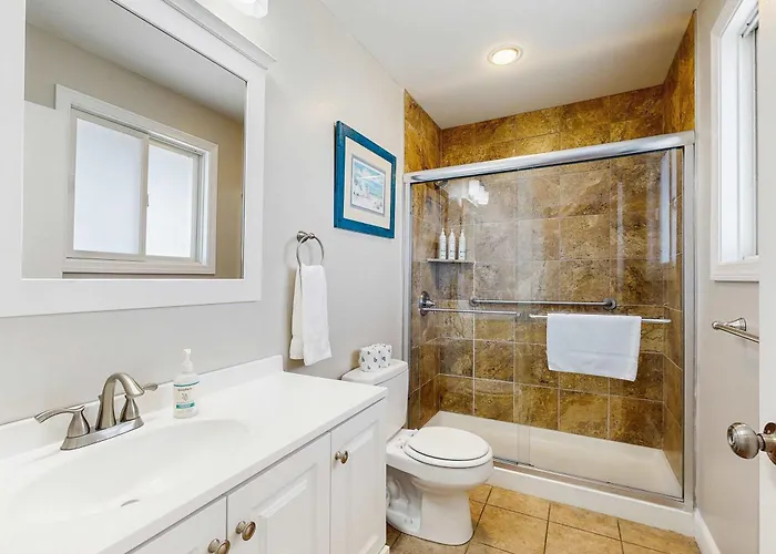 Oceanfront Escape With Full Kitchen Bay-View Balcony Ac & Firepit