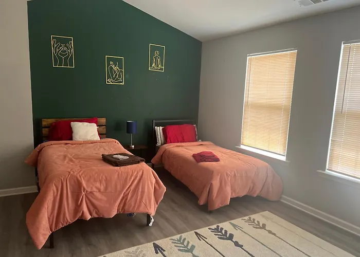 Spacious 3 Bedroom 3 Bathroom Cozy Home With Patio 15 Mins Away From Atl