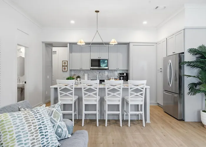 Spacious 3Br - Pool - Beach Nearby