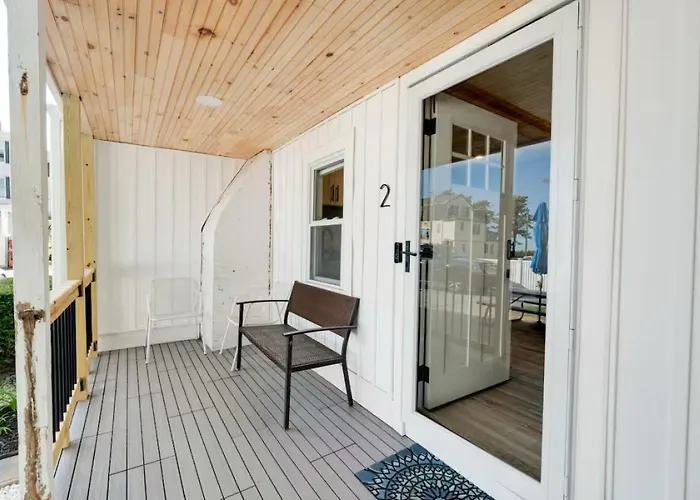 Newly Renovated Charming Beachfront Loft