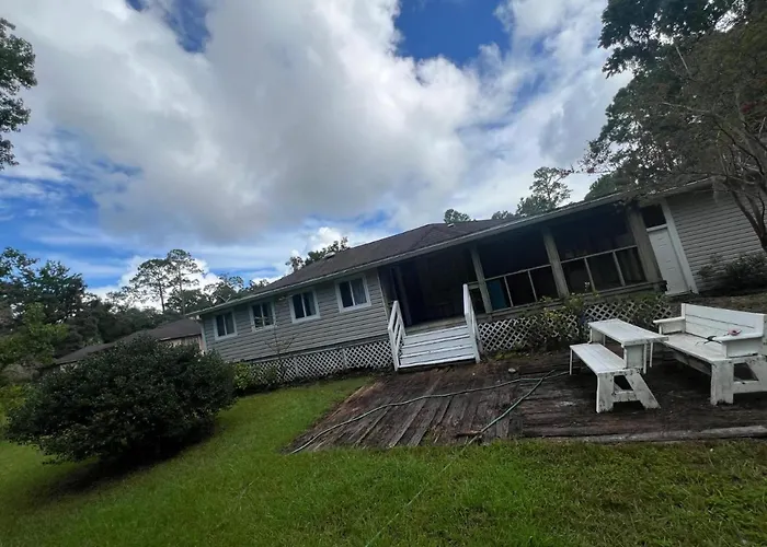 Aunty Lois Place