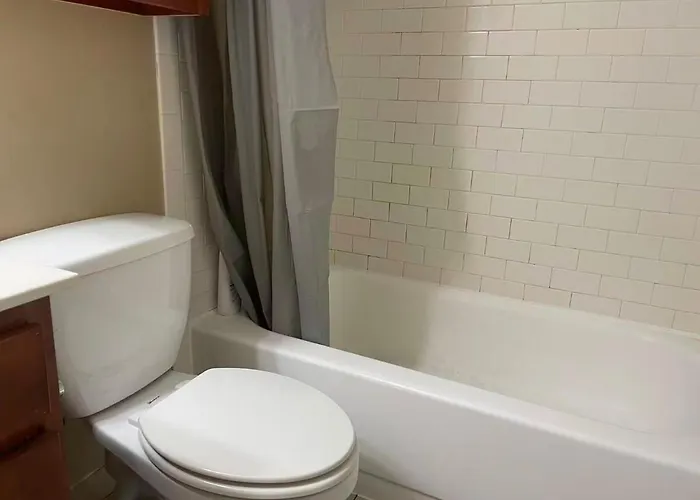 3 Bedroom With Free Parking Close To Ord Airport