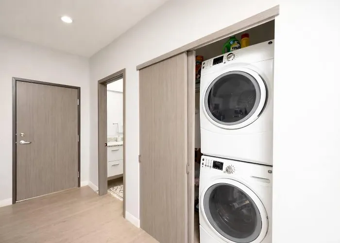 Bay View Designer 2Br - Best Location With Balcony, Gym, And Terrace - Sleeps 6