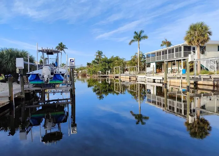 The Lazy Manatee Charming Waterfront Studio