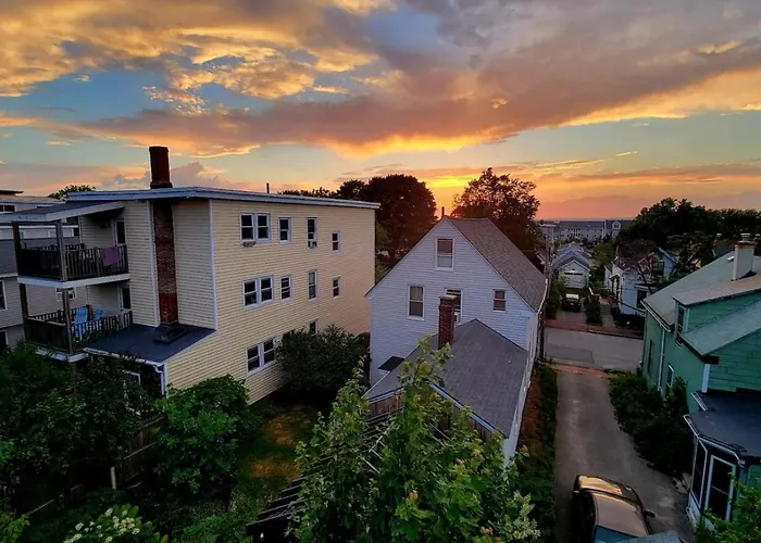 Enjoy The Good Life. Free Parking, Ac In Bedroom.