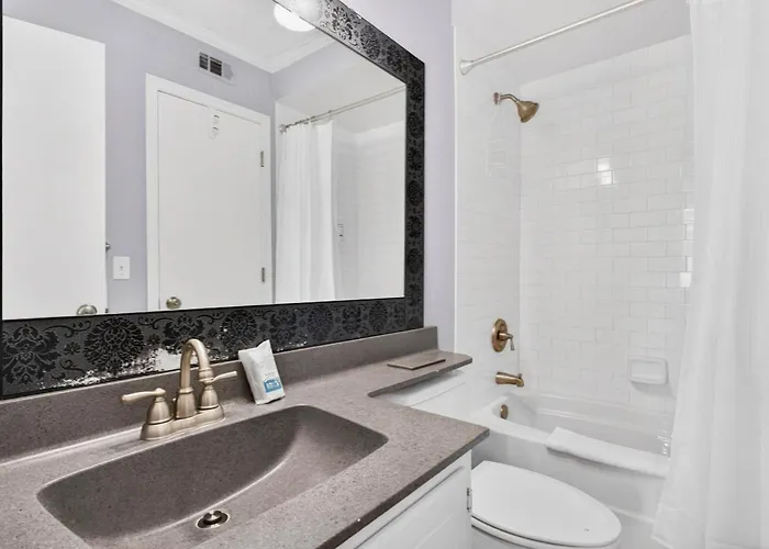 Salt & Sound, Top Floor Water Views, Walk To Beach
