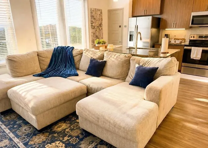 Cozy Designer Suite - Gym & Pool - Dart Access