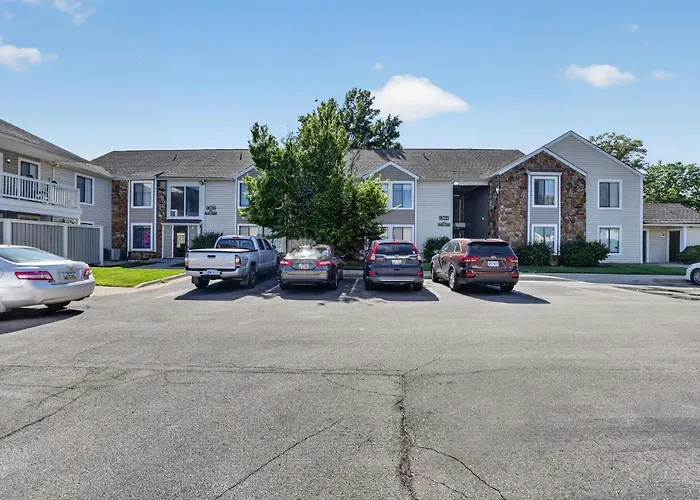 Modern 1-Bedroom Apartment In Lenexa