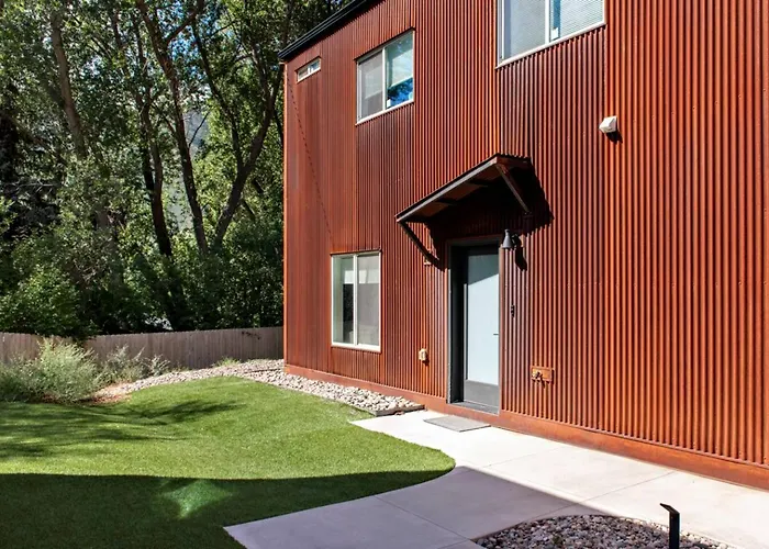 Hot Springs Getaway - Bright, Modern 2Br Townhouse