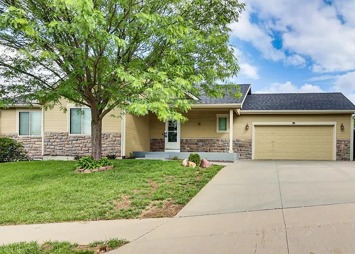 4 Mi To K-State! Modern Garden-Level Apt