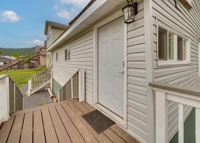 Walkable Hinton Getaway: Raft New River Gorge!