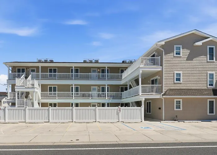 Relaxing North Wildwood Condo Near Beach, Boardwalk & Pool Access - Unit 304