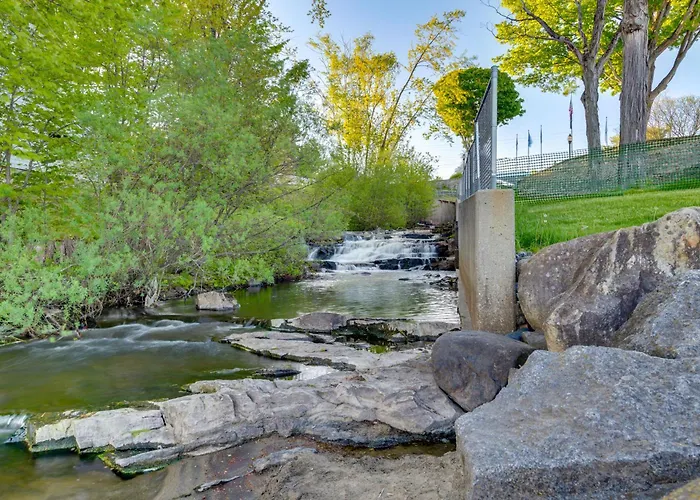 Close To Marina, Beach & Town! Schroon Lake Escape