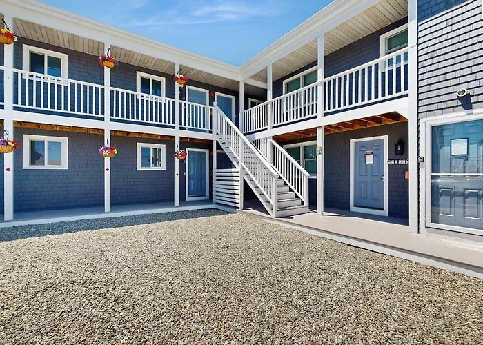 Oceanfront Hideaway With Full Kitchen Ac Sunrise-View Balcony