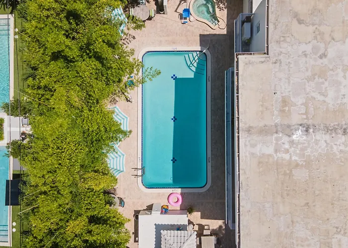 King Suite, Private Beach Path, Pool & Hot Tub