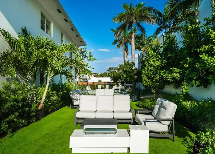 The Courtyard - Poolside Suite In Boca