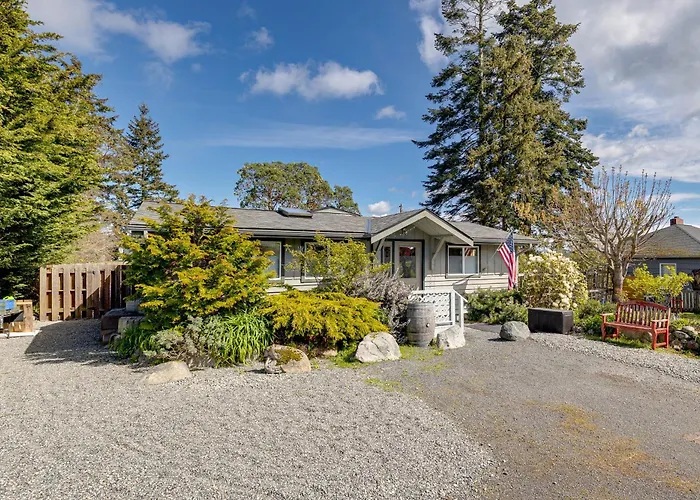 Walkable, Dog Friendly! Friday Harbor Stay W/ Deck