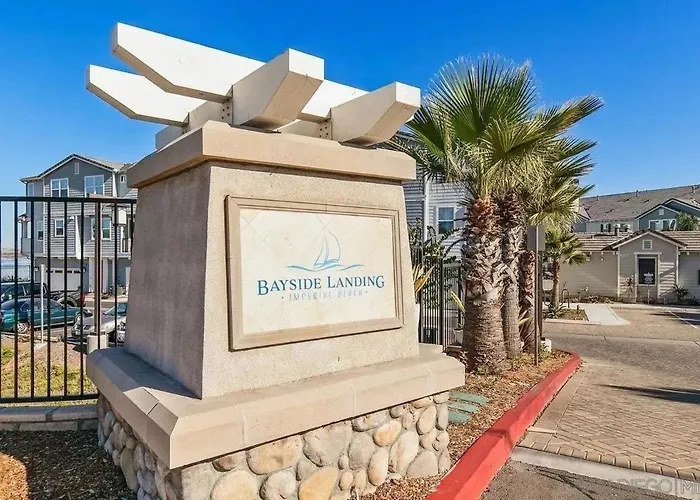Walk To The Beach & Easy Scenic Drive To Coronado 2-Bedroom Townhome
