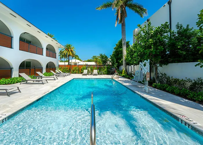 The Mizner Pool Suite - Boca Beachside