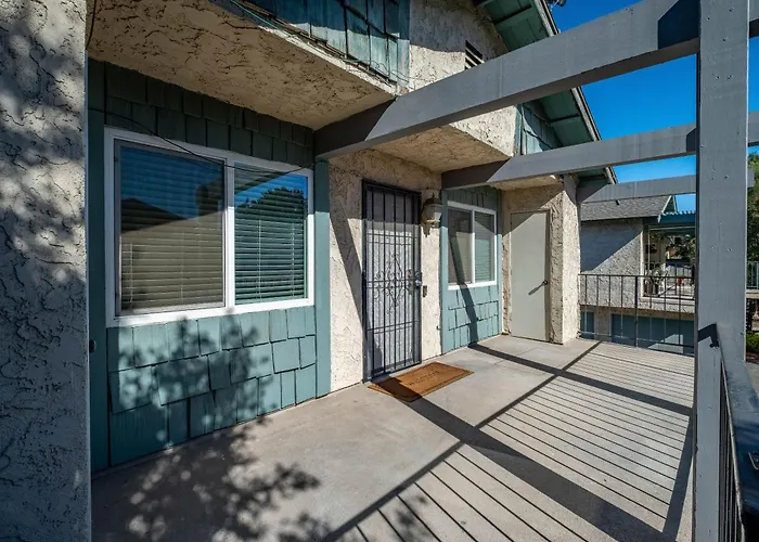 4 Min From Ucr, 3 Bedrooms, 2 Bath, Newly Renovated, Academic Loft