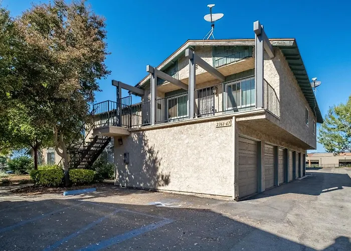 4 Min From Ucr, 3 Bedrooms, 2 Bath, Newly Renovated, Academic Loft