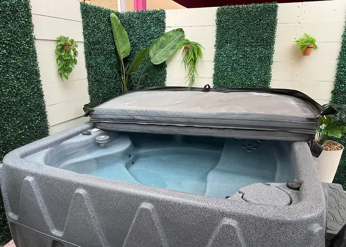 Sleeps 6 - Hot Tub - Fire Pit - Lax-Sofi-Beach