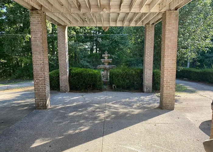 2000 Sq Ft With Pool On 50 Acres, Near Airport
