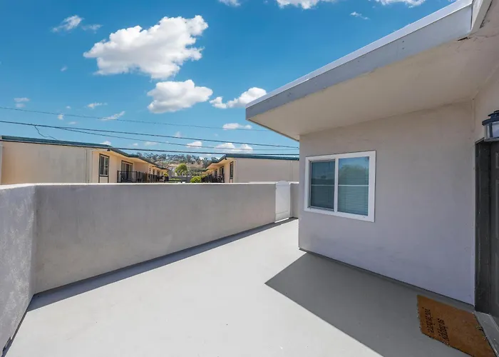 One Lux Stay Coastal 2Br Retreat Near The Beach