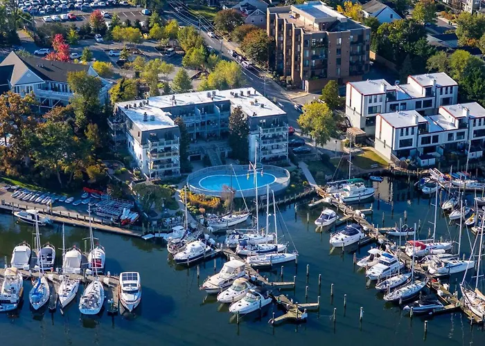 Spa Creek Condo Pool Deck & Parking