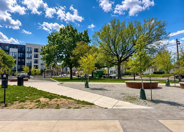 Bay View Designer 2Br - Best Location With Balcony, Gym, And Terrace - Sleeps 6