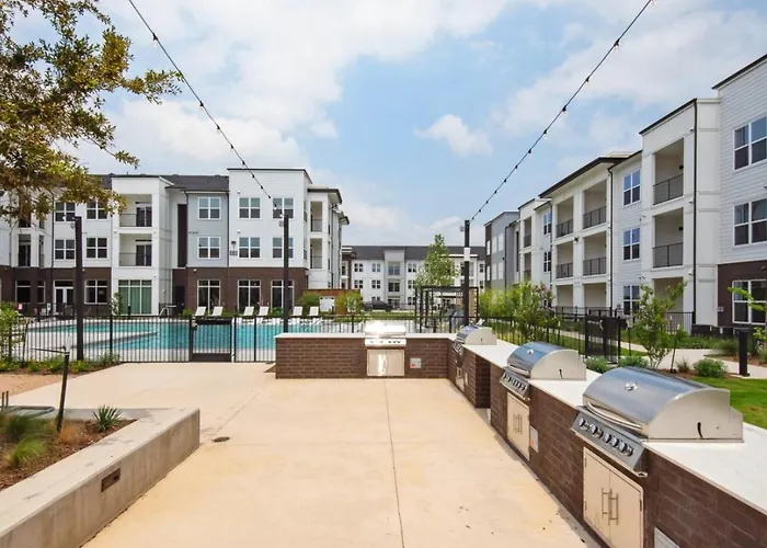 Modern Ground Floor 1Br W Pool Gym Mer 9109