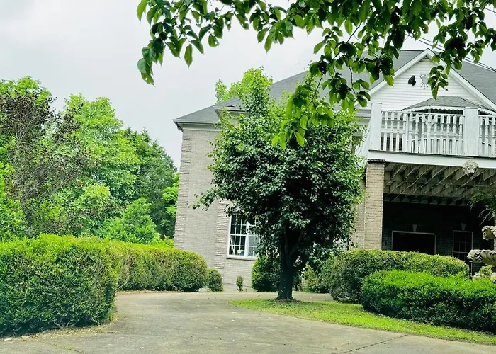 2000 Sq Ft With Pool On 50 Acres, Near Airport