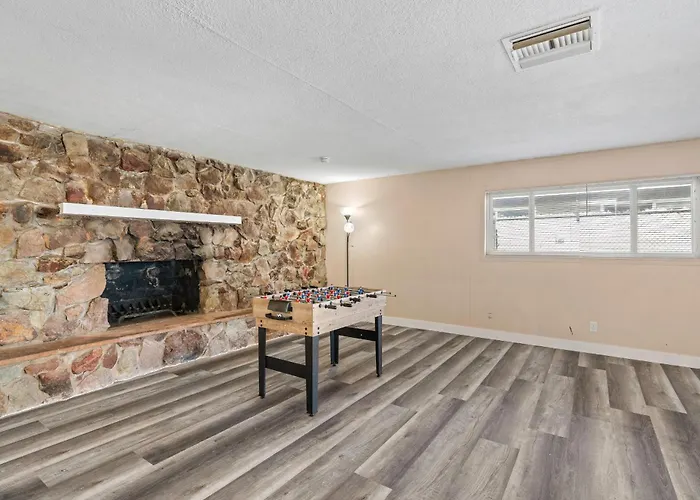 Modern Family Home With Private Pool Sleeps 6