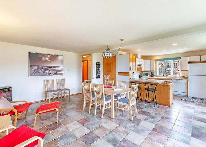 Beachfront With Loft & Fireplace In Copalis Beach