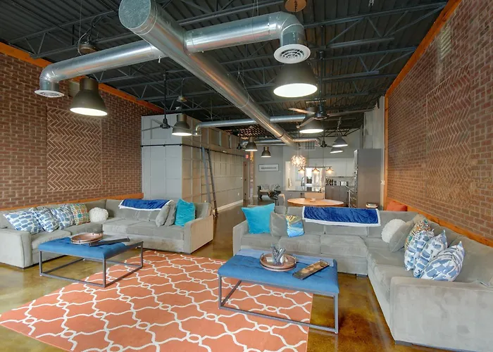 Urban Downtown Roanoke Loft W/ Private Hot Tub