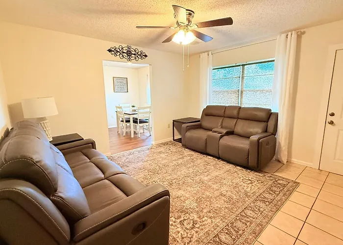 14 Mi To Beaches - Sleeps 4 - Near St Pete & Sarasota - Palmetto Vacation Home