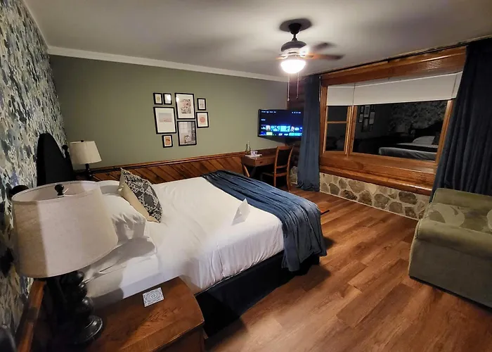 Timber Rock Lodge Hotel, Spa And Events