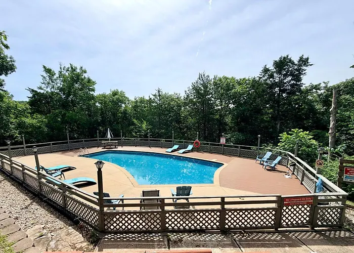 Private Cabin Near Table Rock Lake! Room