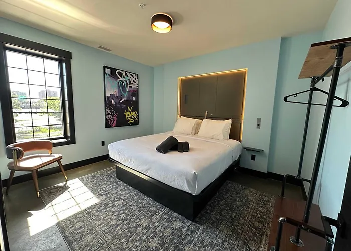 A12 Secretariat 2400 Suite