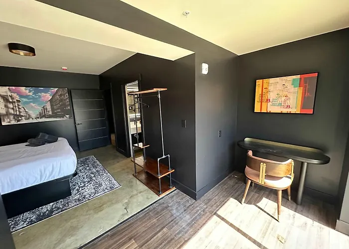 A12 Lower East Crown Exacta Suite