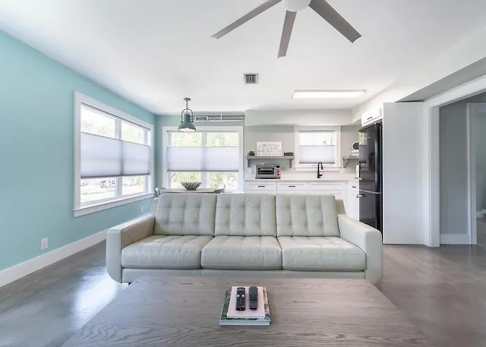 Walk To Beach & Pier - Stylish St Simons Getaway