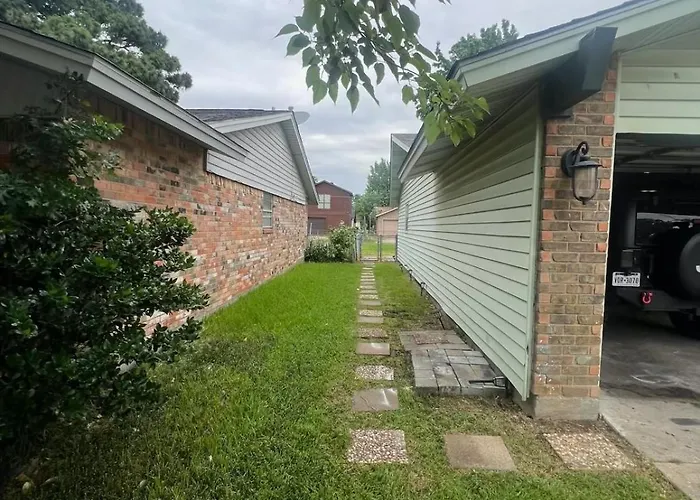 Stylish Container Stay Near Dallas - Hidden Trail