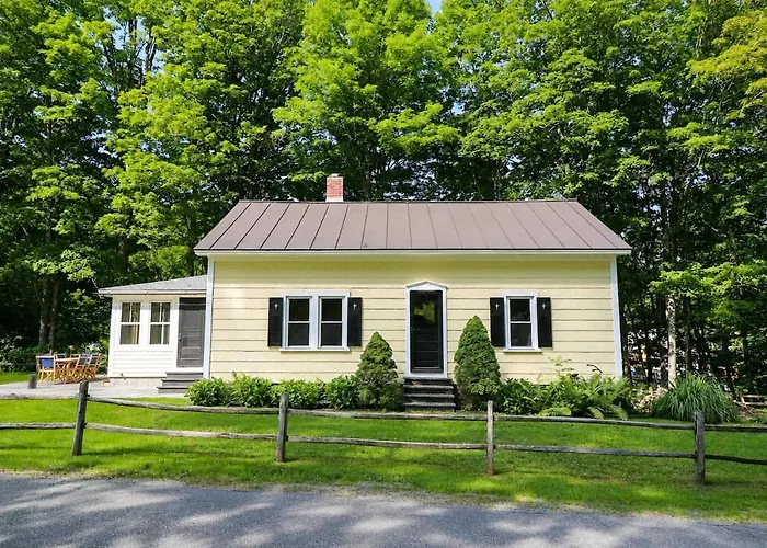 The Woodstock Bungalow - Walk To The Village
