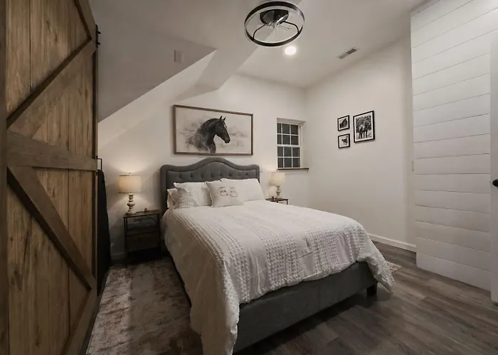 The Paddock House At Dark Horse Farms