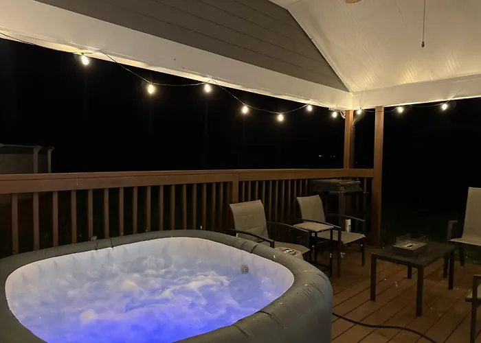 The Soak Haus With Pool And Hot Tub