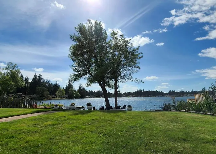 Island Lakehouse
